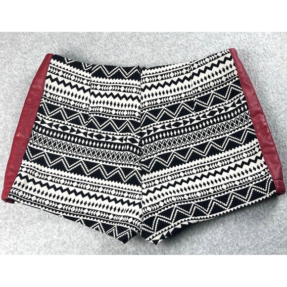 Ligali Shorts Womens Medium Black Red Faux Leather Stripe Aztec Boho Pant Resort - Picture 3 of 11